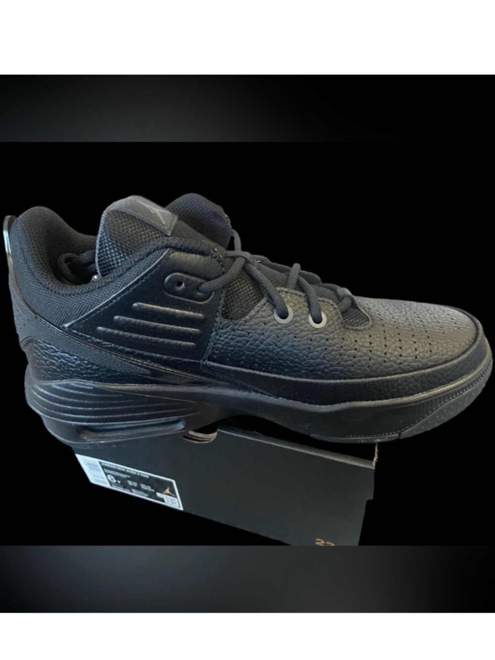 Nike Jordan Max Aura 5, Size 6 Youth, DZ4352-001